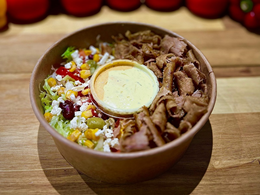 Sałatka z mięsem kebap